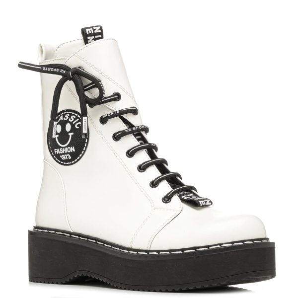 White matte boot
